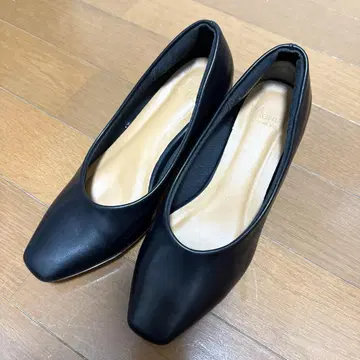 블랙 스틸레토 펌프스 중간 힐