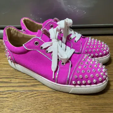 Christian Louboutin 스터드 부착 스웨이드 스니커즈