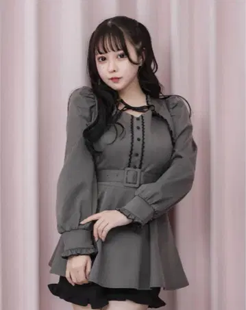 pium 프릴 케이프 프론트 버튼 셋업 차콜