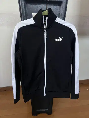 미사용 새상품 PUMA 원포인트 트랙 자켓 저리 블랙 화이트 M