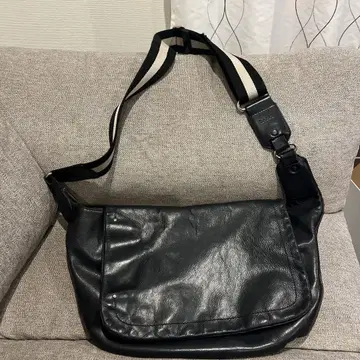 BALLY 블랙 가죽 숄더백 복조리 포함