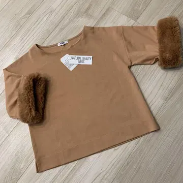 내추럴 뷰티 베이직 퍼 상의