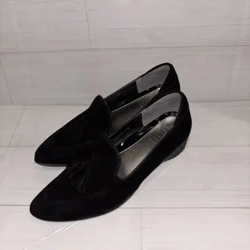 태슬 포인티드 빵 스니커즈