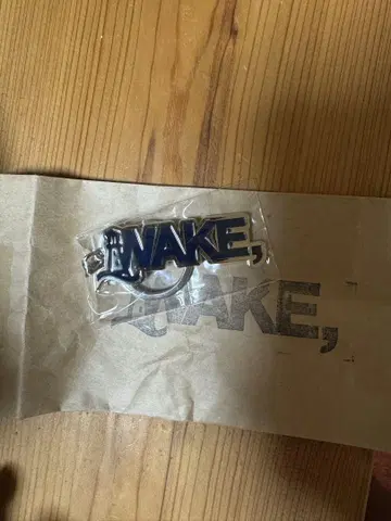 WAKE, 로고 키링