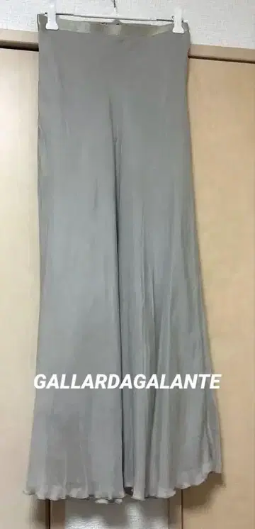 개럴개런트 그레이 새틴 스커트 새상품급
