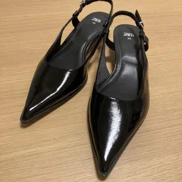 ZARA 블랙 에나멜 백 스트랩 펌프스