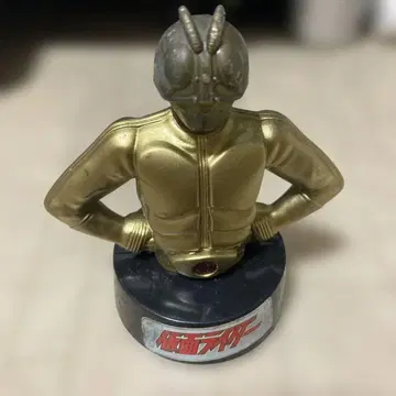 가면라이더 골드 컬러 피규어