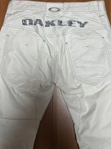 OAKLEY 화이트 스트레이트 팬츠 부츠컷
