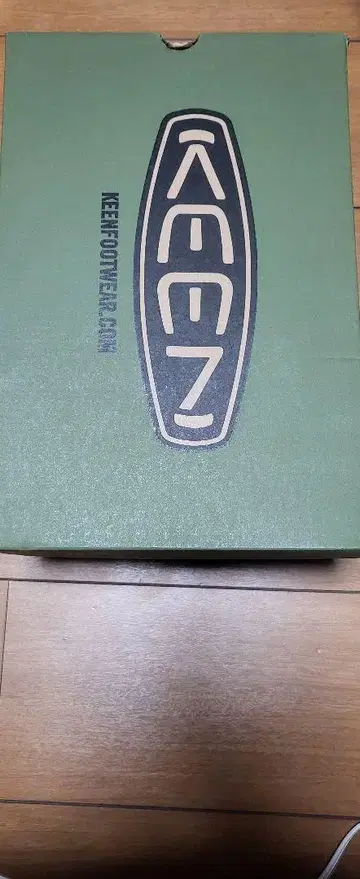 [ KEEN ] NEWPORT H2 Magnet/chevron 28cm