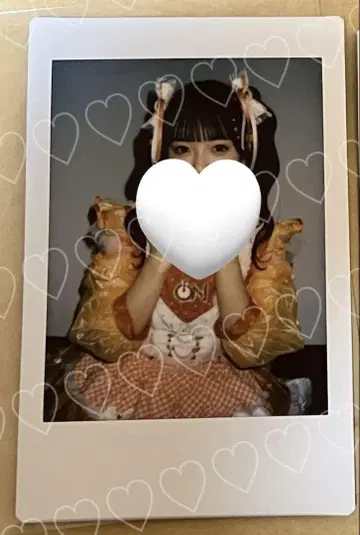 iON! 데뷔 의상 런 폴라로이드 꽃마루페코