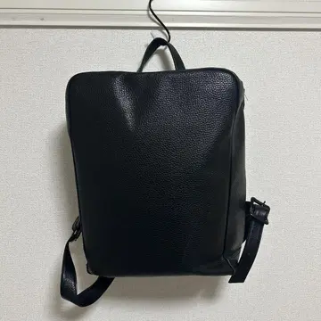 스퀘어 백팩 블랙 컬러 HushTag