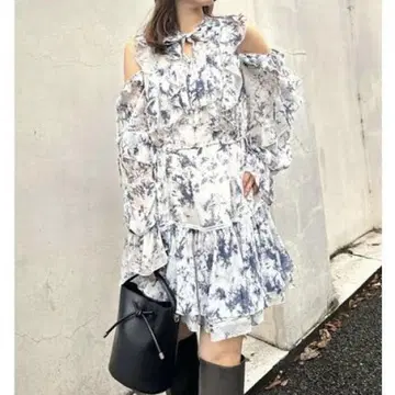[ 새상품급 ] SNIDEL 스나이델 프린트 프릴 미니 원피스 NVY 0