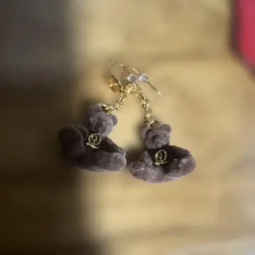 Q-pot 플로키 베어 귀걸이 2개 곰
