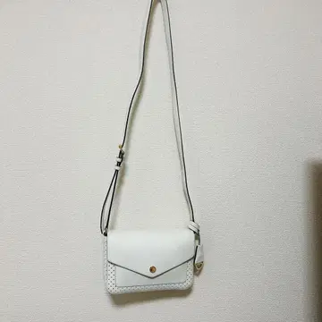 [ 가격 인하 ] 화이트 숄더백 도트 무늬 (메쉬 타입)