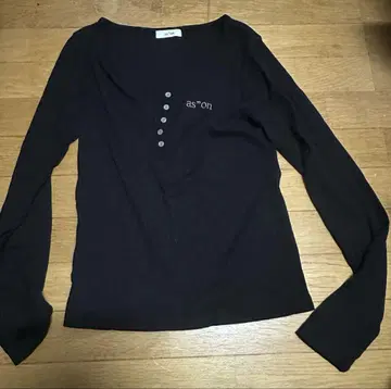 [ as'on ] WISH RIBBED BUTTON TEE