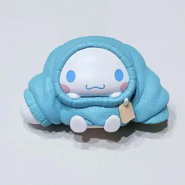 산리오 옷 갈아입는 중 시나몬
