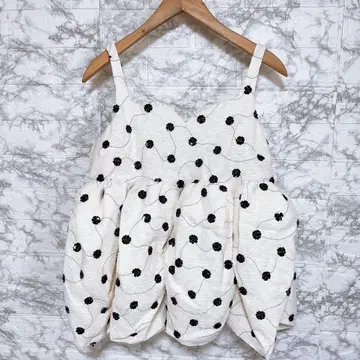 Bibiy. BIANCA BLOSSOM TOP 비앙카 블라썸 비비