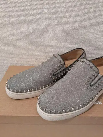 Christian Louboutin 스터드 슬립온 실버