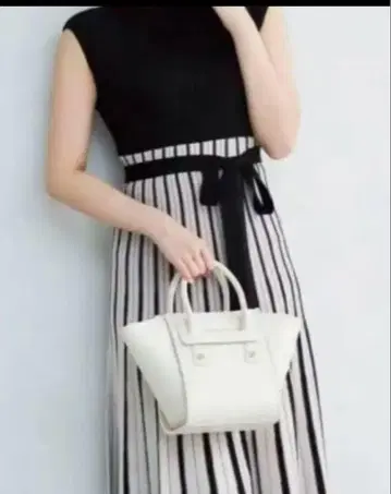 머큐리 듀오 슬리브리스 롱 원피스 블랙 스트라이프