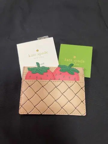 kate spade 딸기 모티브 카드 케이스