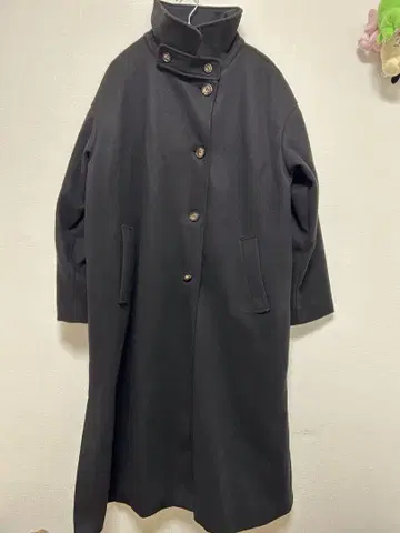 블랙 버튼 롱 코트