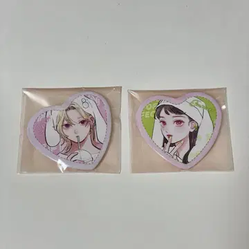 손끝과 사랑에 빠지다 하트형 캔뱃지 eeo Store