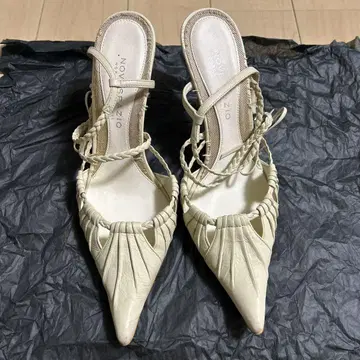 아이보리 스트랩 샌들