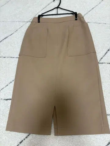 개럴개런트 S 사이즈 베이지 타이트 스커트 뒷면 지퍼