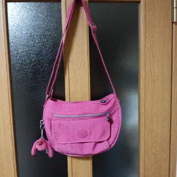 KIPLING 핑크 숄더백 지퍼 포함