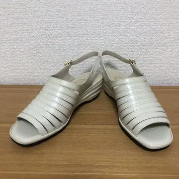 긴자 요시노야 샌들 화이트 22.5
