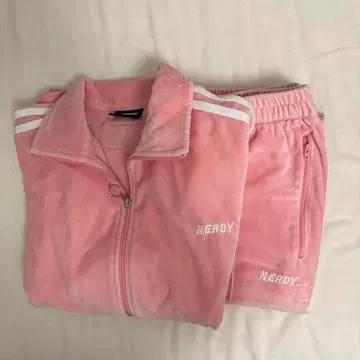 NERDY 핑크 벨로아 셋업