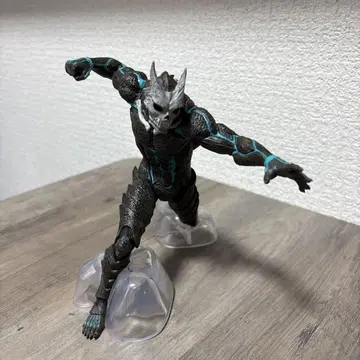 괴수 8호 피규어