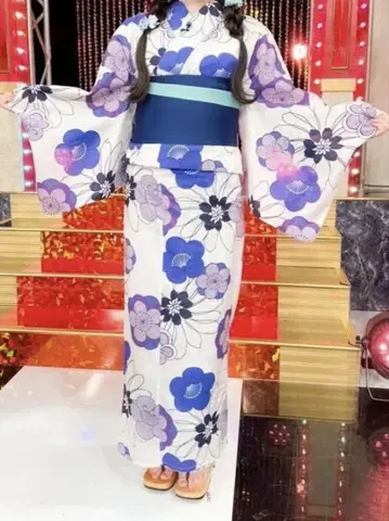카와사키 벚꽃 착용 유카타 파랑 꽃무늬