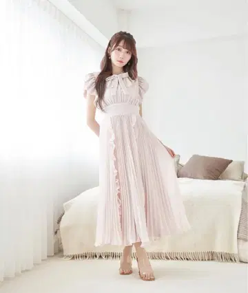 Rose Muse chiffon pleated dress pink