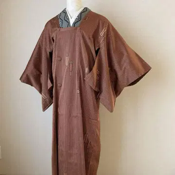 비 고트 빨간색 계열 격자에 화살깃