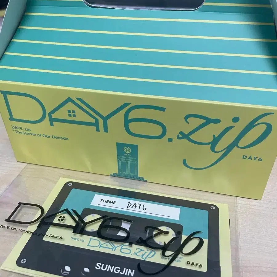 DAY6 | 데이식스 DAY6 zip pop up goods on Bunjang Global Site.