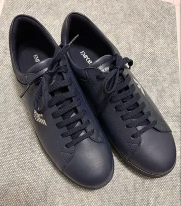 EMPORIO ARMANI 남성용 가죽 스니커즈 네이비