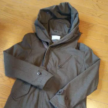 BLUE TORNADO 볼륨 넥 밀리터리풍 자켓