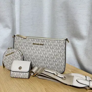 마이클코어스 숄더백 사선 가케 파우치 포함