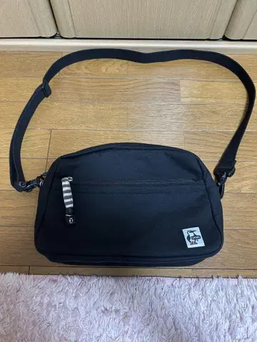 참스 숄더백