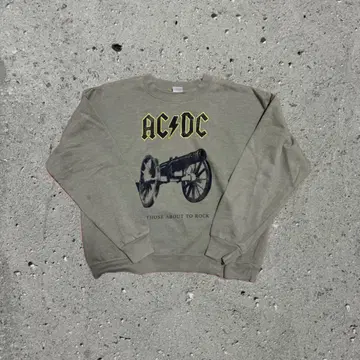 ACDC 트레이닝복 맨투맨 프론트 로고 구제 의류 올리브 숏 기장