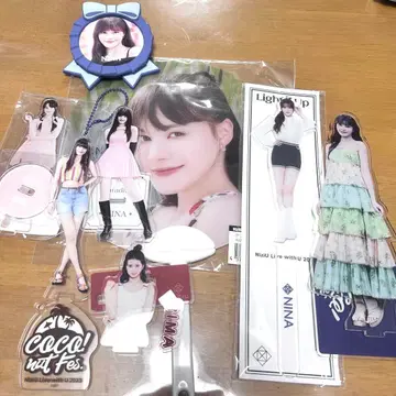 NiziU NINA 니나 아크릴 스탠드 세트 캔뱃지 로제트