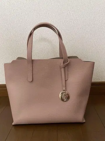훌라 백 샐리 S