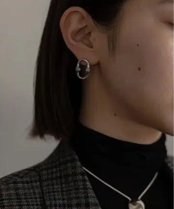 here's SPINAL 싱글 피어스 한쪽 귀
