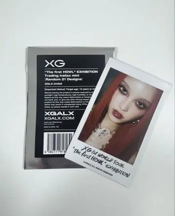 The first HOWL EXHIBITION 폴라로이드 치사 CHISA