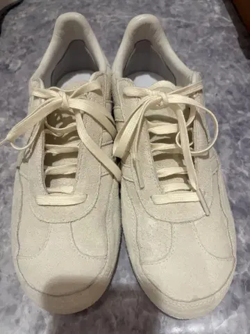 Y-3 스웨이드 스니커즈 크림색