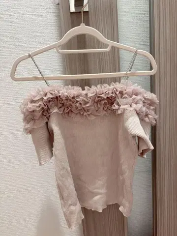 미셸 마카롱 튤 오프숄더 상의