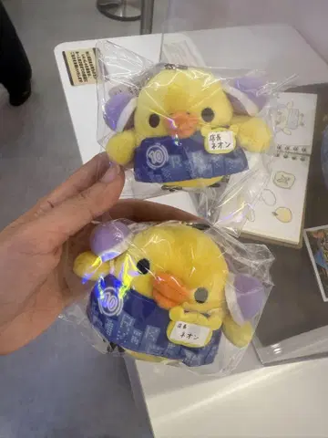 리락쿠마 스토어 네온 점장 키이로이토리 굿즈 2점