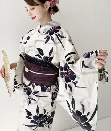 꽃무늬 유카타 화이트 베이스 블랙 보라색