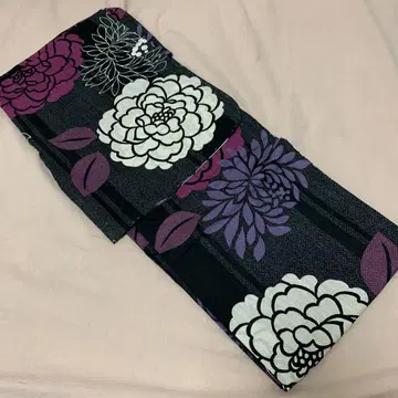 나데마츠안 꽃무늬 유카타 블랙 보라색 화이트